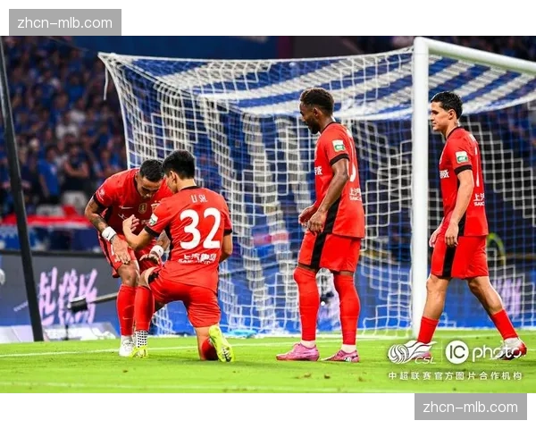 上海海港保留莱昂纳多等夺冠核心,以-5+1-配置应对双线作战 上海海港保留莱昂纳多等夺冠核心,以-5+1-配置应对双线作战