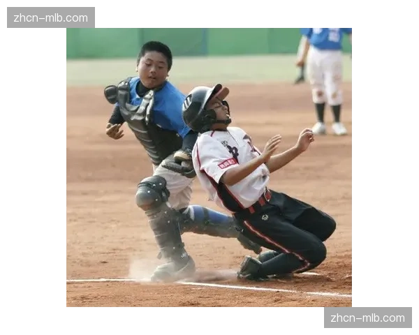 本垒攻防战跑者遭触杀,经重播辅助改判安全上垒 本垒攻防战跑者遭触杀,经重播辅助改判安全上垒